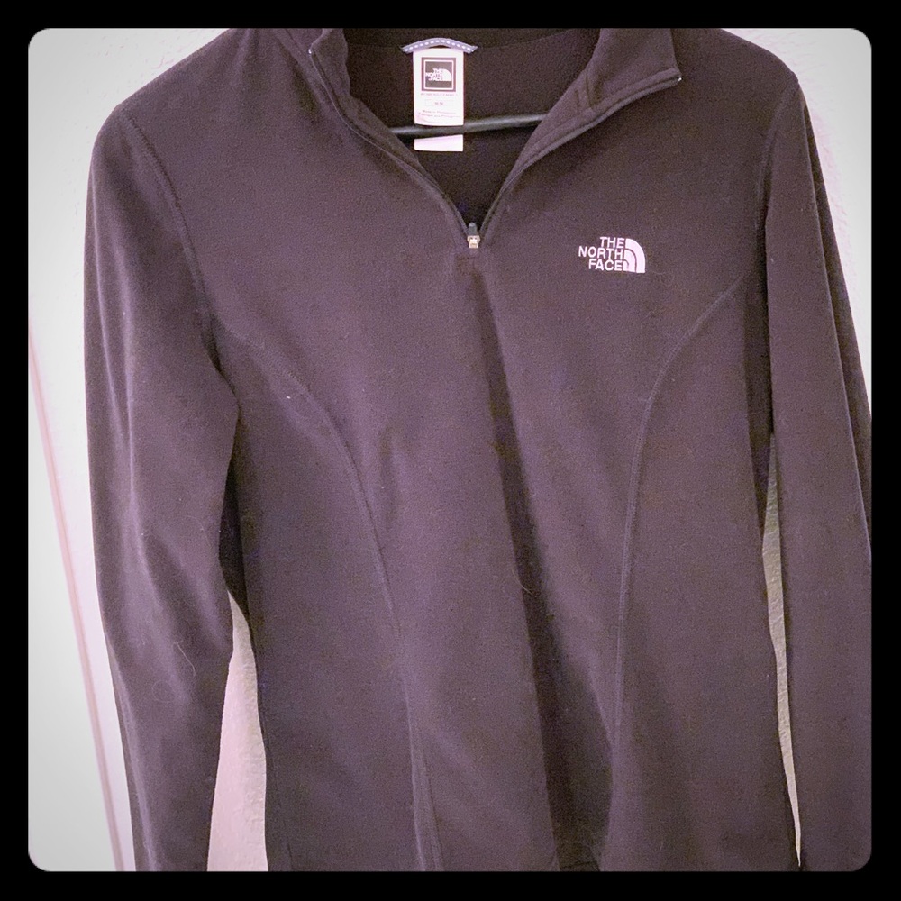 North face Pullover in black